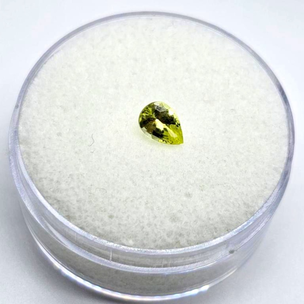 Natural Peridot Pear Gemstone 0.66ct - Picture 2 of 4